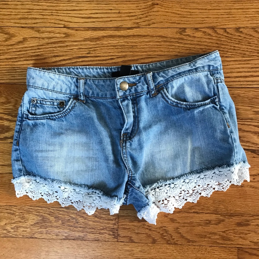 FOREVER 21 Lace Trim Denim Shorts